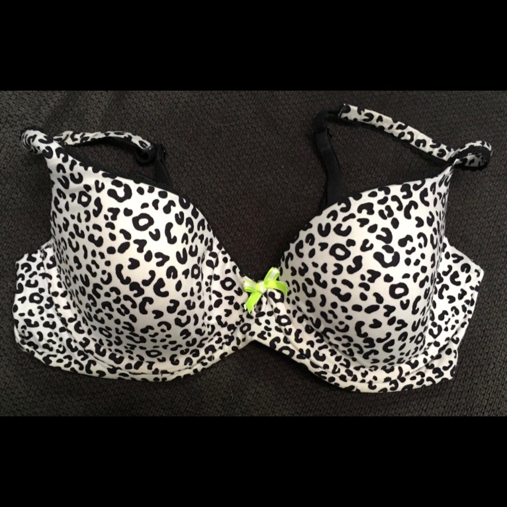 Victoria’s Secret 34C bra